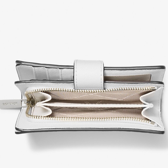 Michael Kors Medium Saffiano Leather Bifold Wallet
Optic White
NWT - Picture 3 of 16